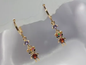 Arete Largo Diseño de Osito en Oro Laminado