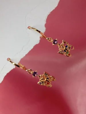 Arete Largo con Diseño de Mariposa en Oro Laminado