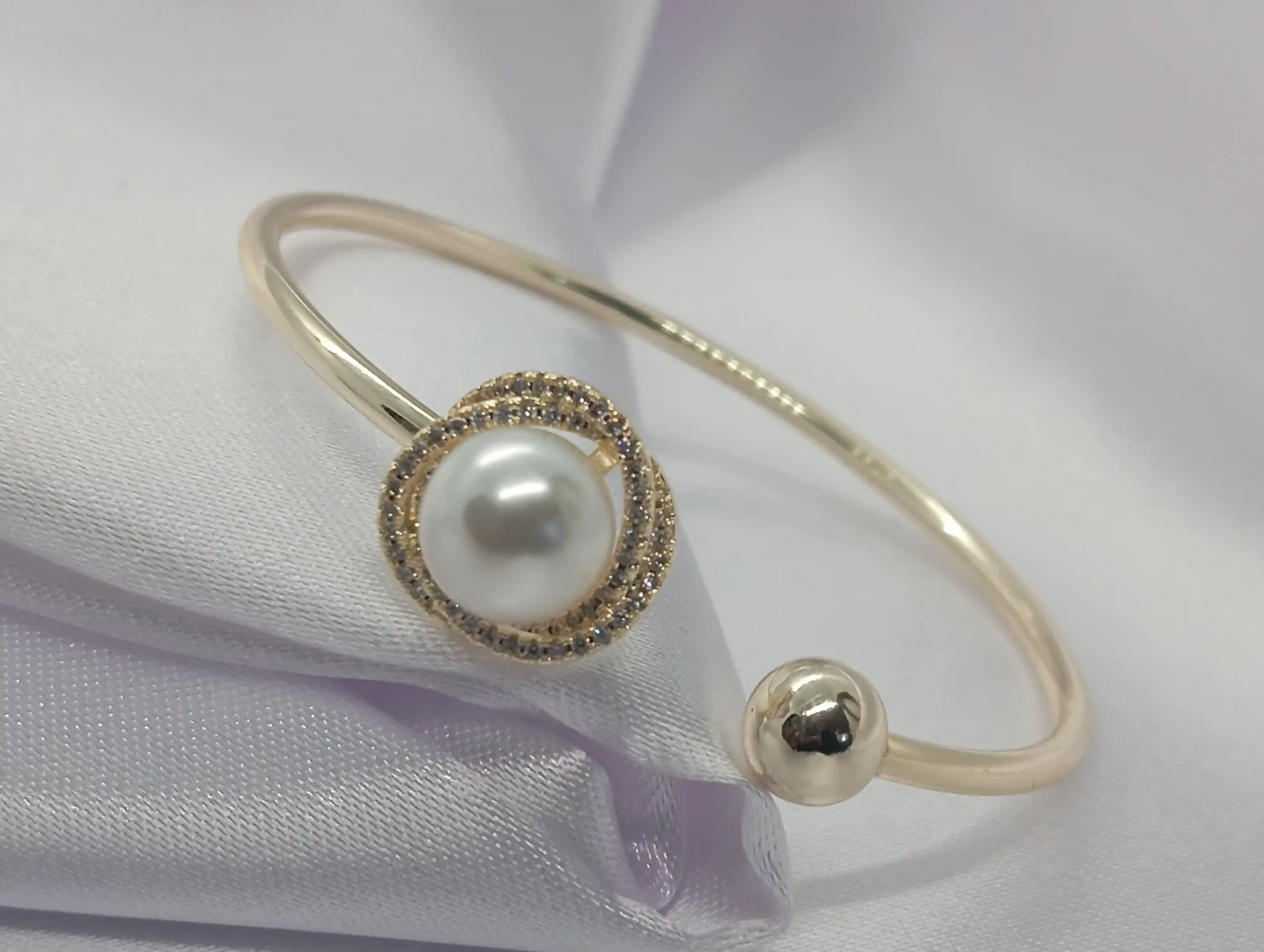 Brazalete de Flor con Perla en Oro Laminado 14K