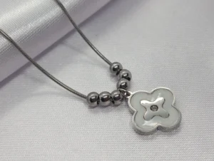 Collar Diseño Blanco en Acero Inoxidable