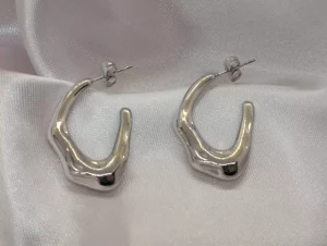 Arete Broquel con Diseño de Moda en Acero Inoxidable