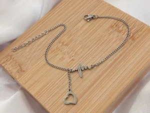 Pulsera Dama Diseño Signo de Vida y Dije de Corazón en Acero