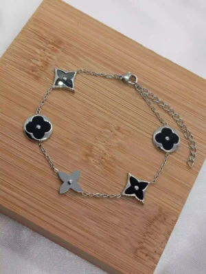 Pulsera de Dama con Diseño de Flores Negras en Acero
