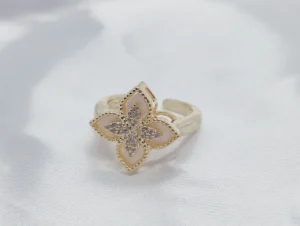 Anillo Diseño de Flor Blanca en Oro Laminado 14k
