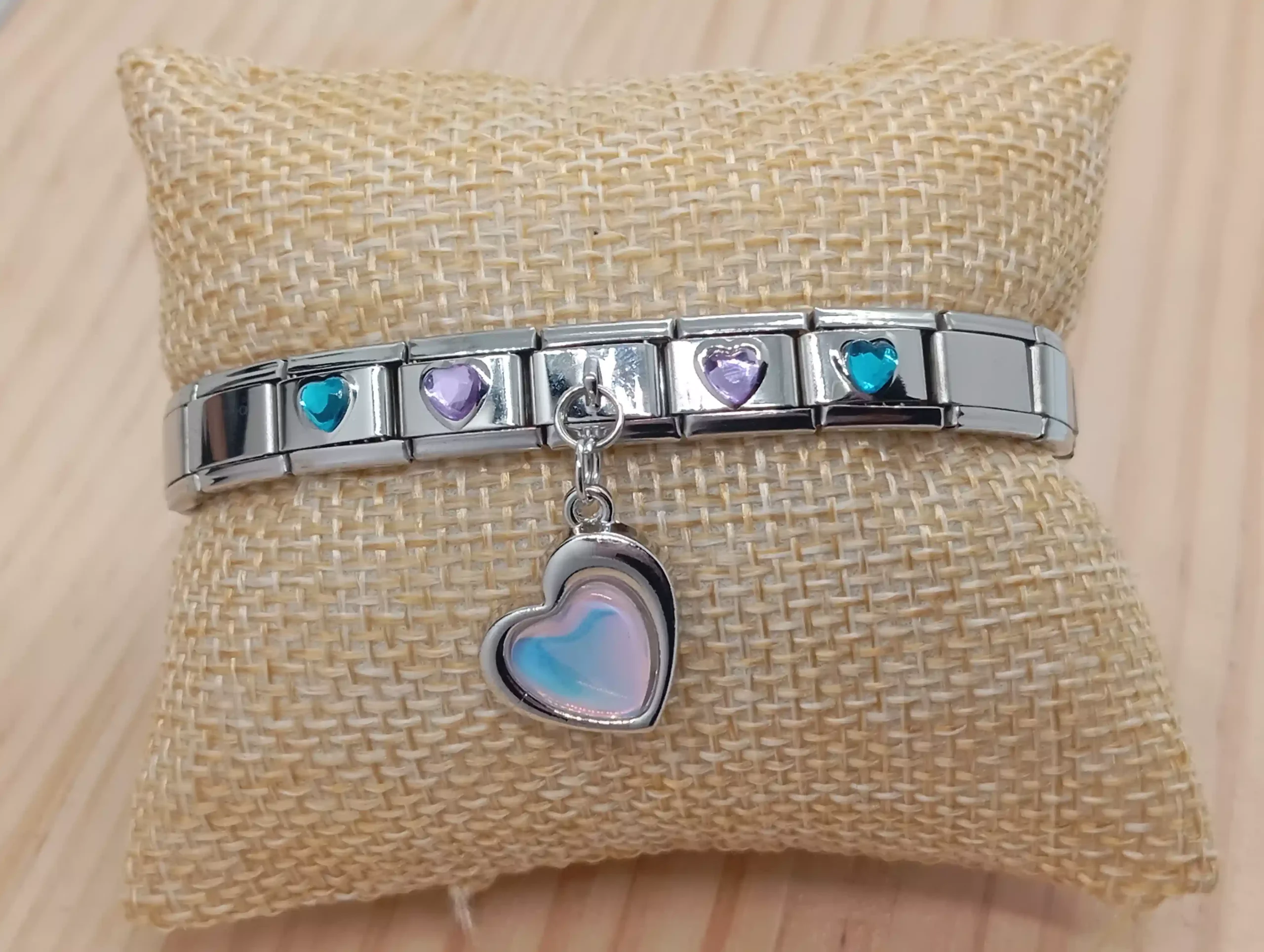 Pulsera de Dama Elástica Diseño de Corazones Multicolor
