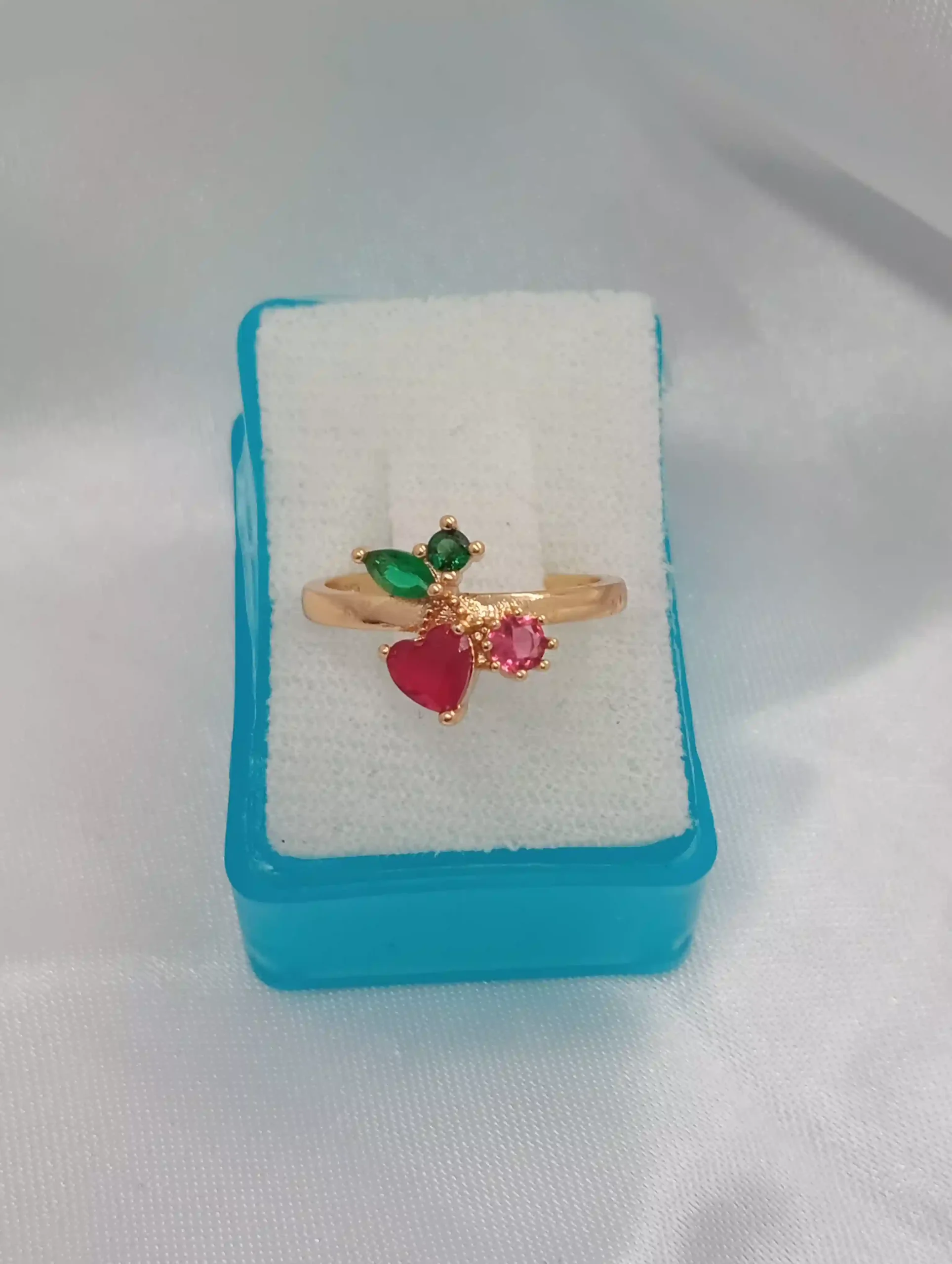 Anillo Ajustable Diseño de Cerezas en Oro Laminado