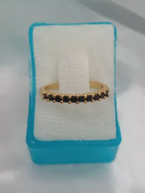 Anillo Ajustable Zirconia de Color Negro en Oro Laminado