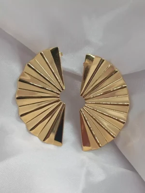 Aretes Estilo Largo con Diseño de Abanico en Acero Inoxidable Dorado