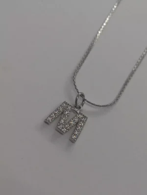 Collar Inicial M Tamaño Pequeño en Acero Inoxidable