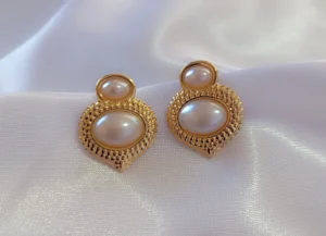 Aretes Broquel Diseño Moderno con Perlas en Acero Inoxidable