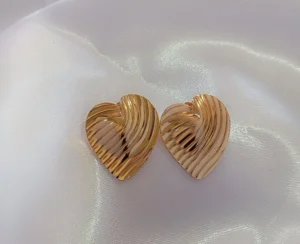 Aretes Diseño de Corazón Rayado Acero Inoxidable