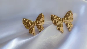 Aretes Broquel Diseño de Moño Acero Inoxidable Dorado