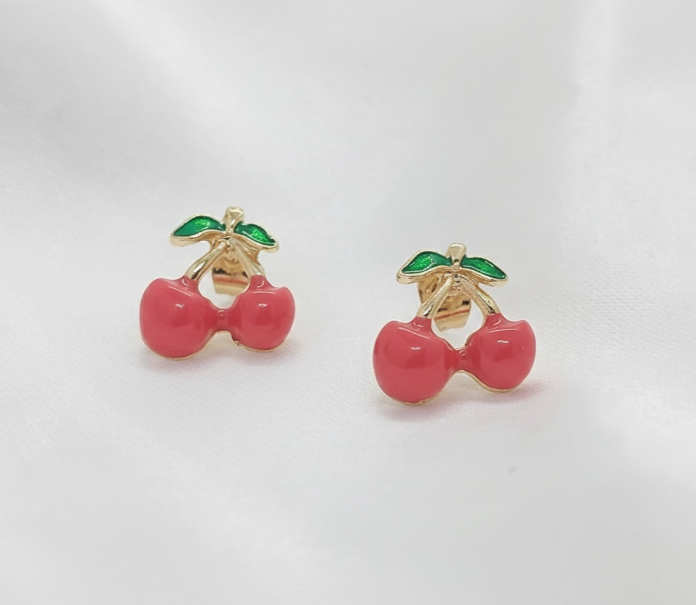 Aretes Broquel de Cerezas en Oro Laminado