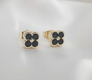 Aretes de Trébol Color Negro en Oro Laminado