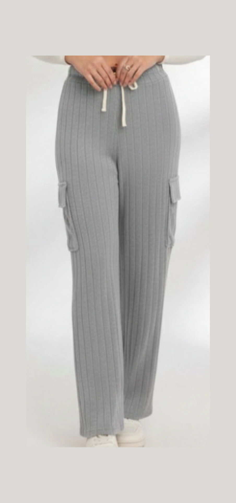 PANTALON DE PANA CON BOLSAS CARGO COLOR GRIS