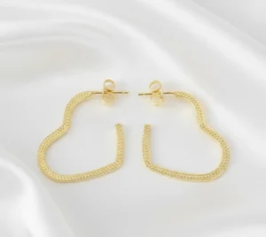 ARRACADAS DISEÑO DE CORAZON EN ORO LAMINADO