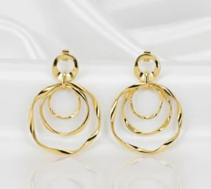 ARETES BROQUEL DISEÑO DE CIRCULOS EN ORO LAMINADO